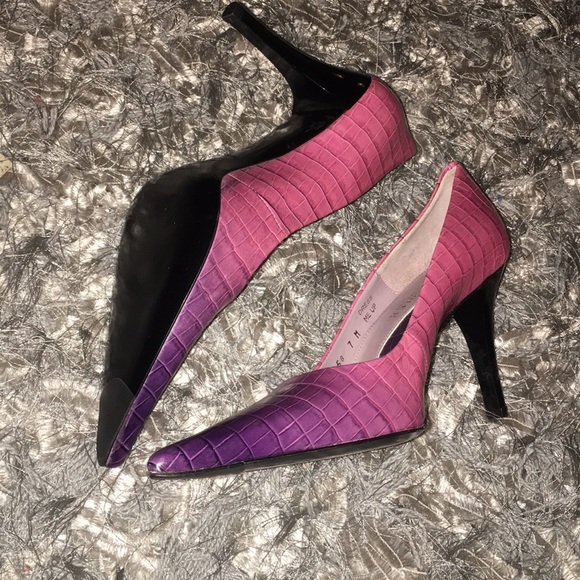 Kenneth Cole Animal Skin Textured Gradient Pump - Picture 4 of 5